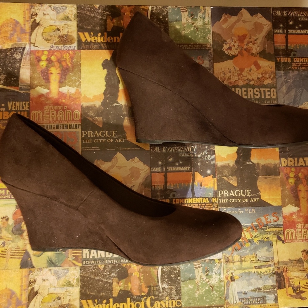 Suede wedge shoes